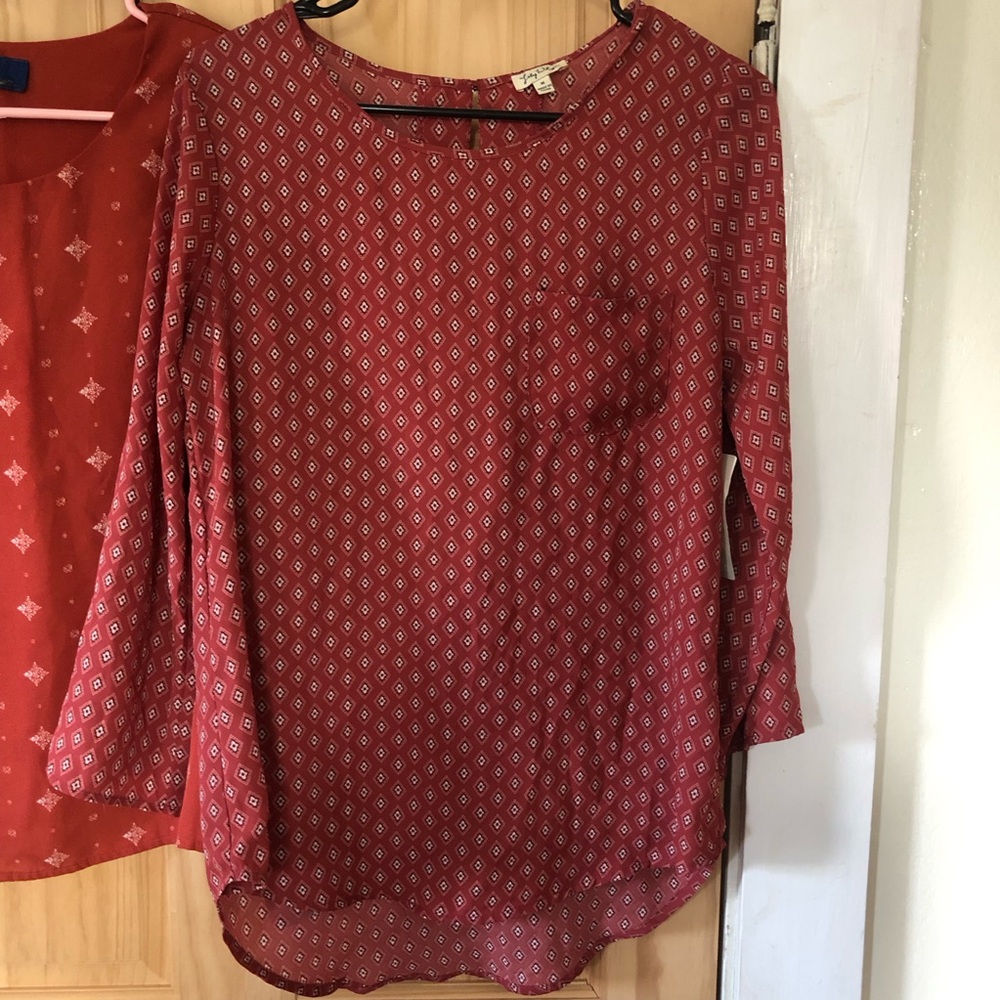 NWT Lily White Women's Geometric Print Keyhole Back Long Sleeve Blouse - Sz M